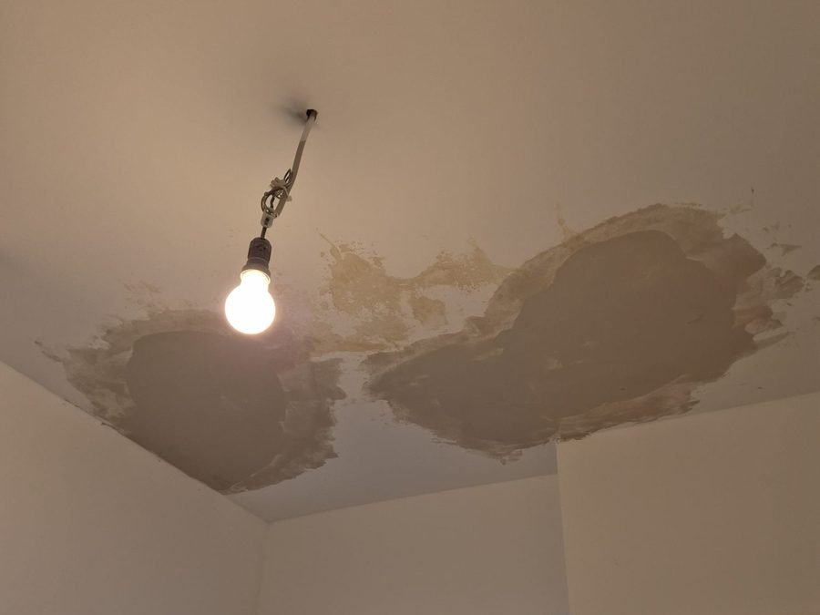 Ausgebesserte Deckenfläche nach einer Reparatur